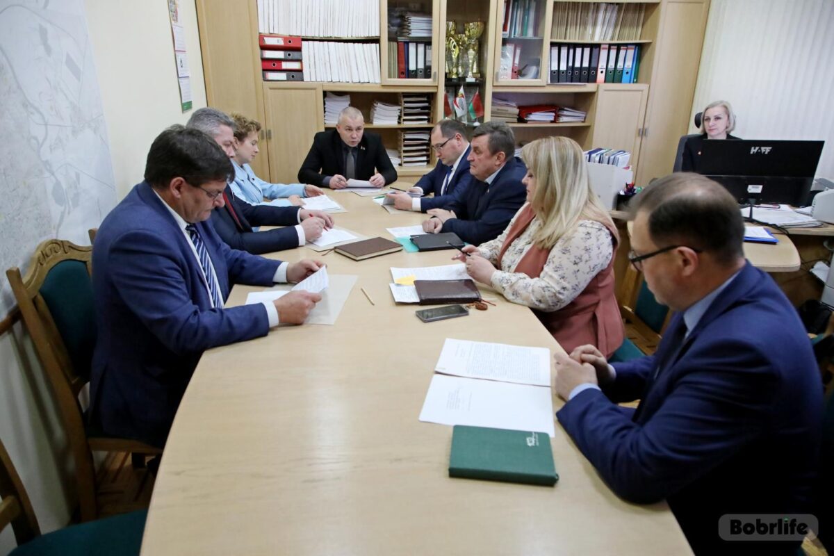 На повестке – вопросы землепользования и охраны окружающей среды. Состоялось заседание комиссии Бобруйского горсовета депутатов