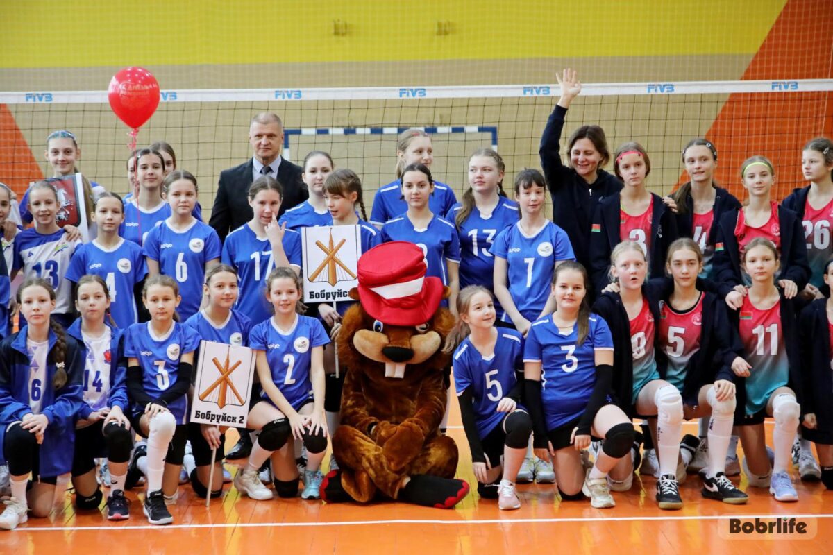 Мяч над сеткой. В Бобруйске соревнуются юные волейболистки