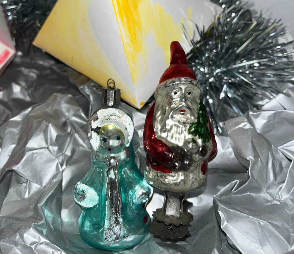 «Магия старых игрушек». В Центре досуга и творчества Бобруйска открылась волшебная выставка новогодних игрушек