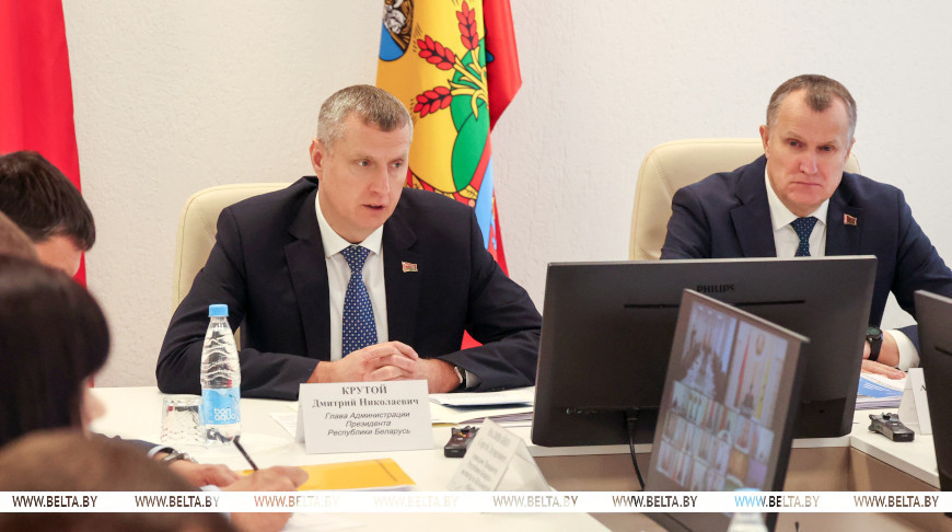 Вопросы животноводства и подготовка к посевной. Крутой находится с рабочей поездкой в Могилевской области