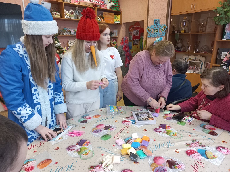 «Свет в каждом сердце». Мероприятие ко Дню инвалидов прошло в ТЦСОН Ленинского района Бобруйска