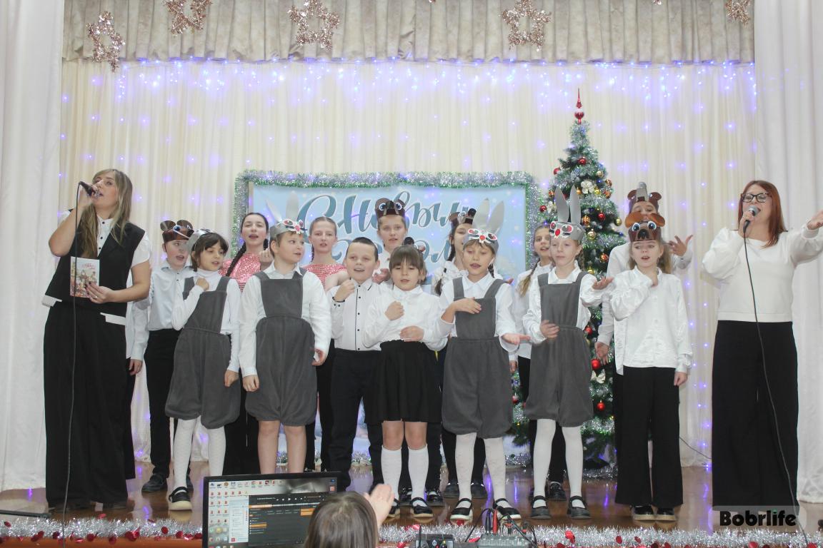 Все дети – наши! В Бобруйской специальной школе прошло новогоднее представление