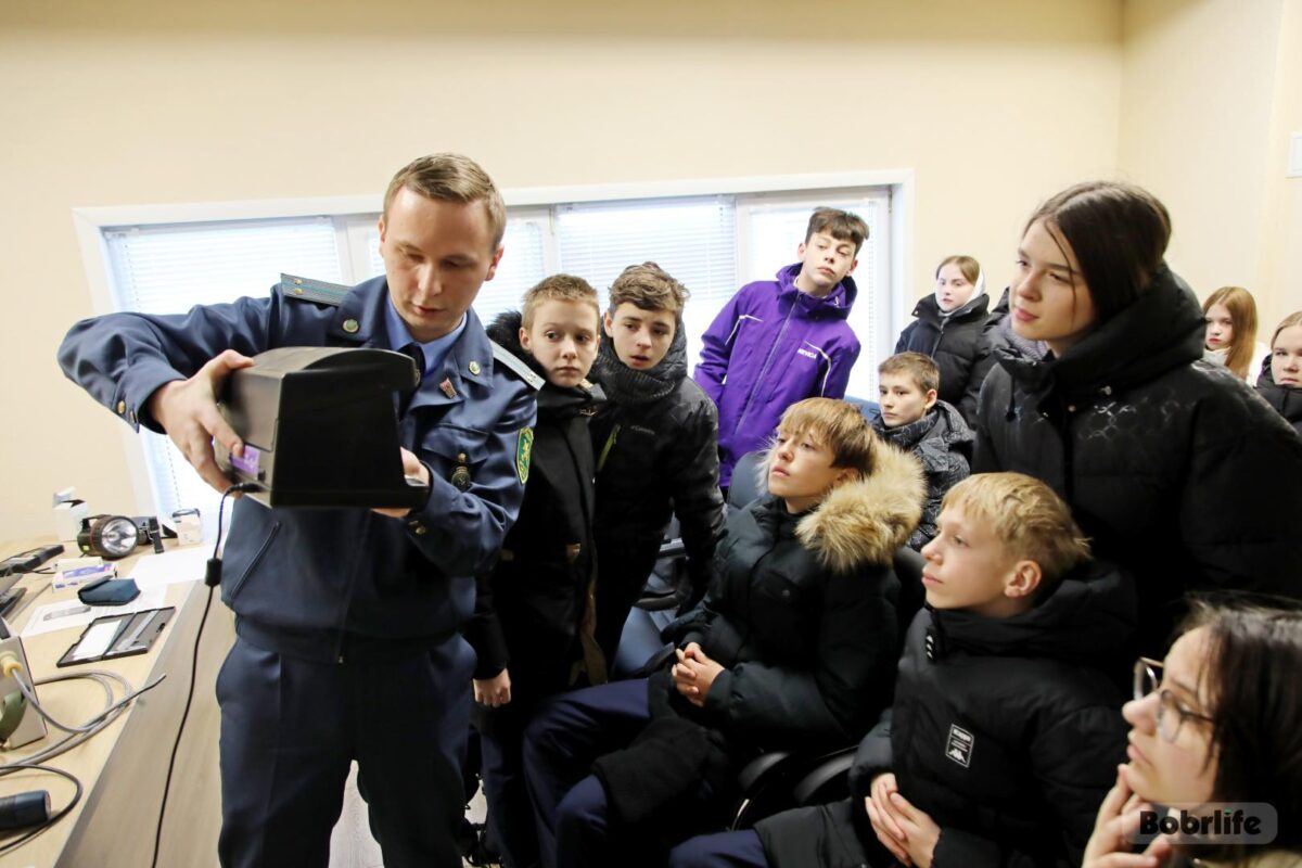 На страже экономической безопасности государства. Учащиеся школы №35 посетили Бобруйский таможенный пост