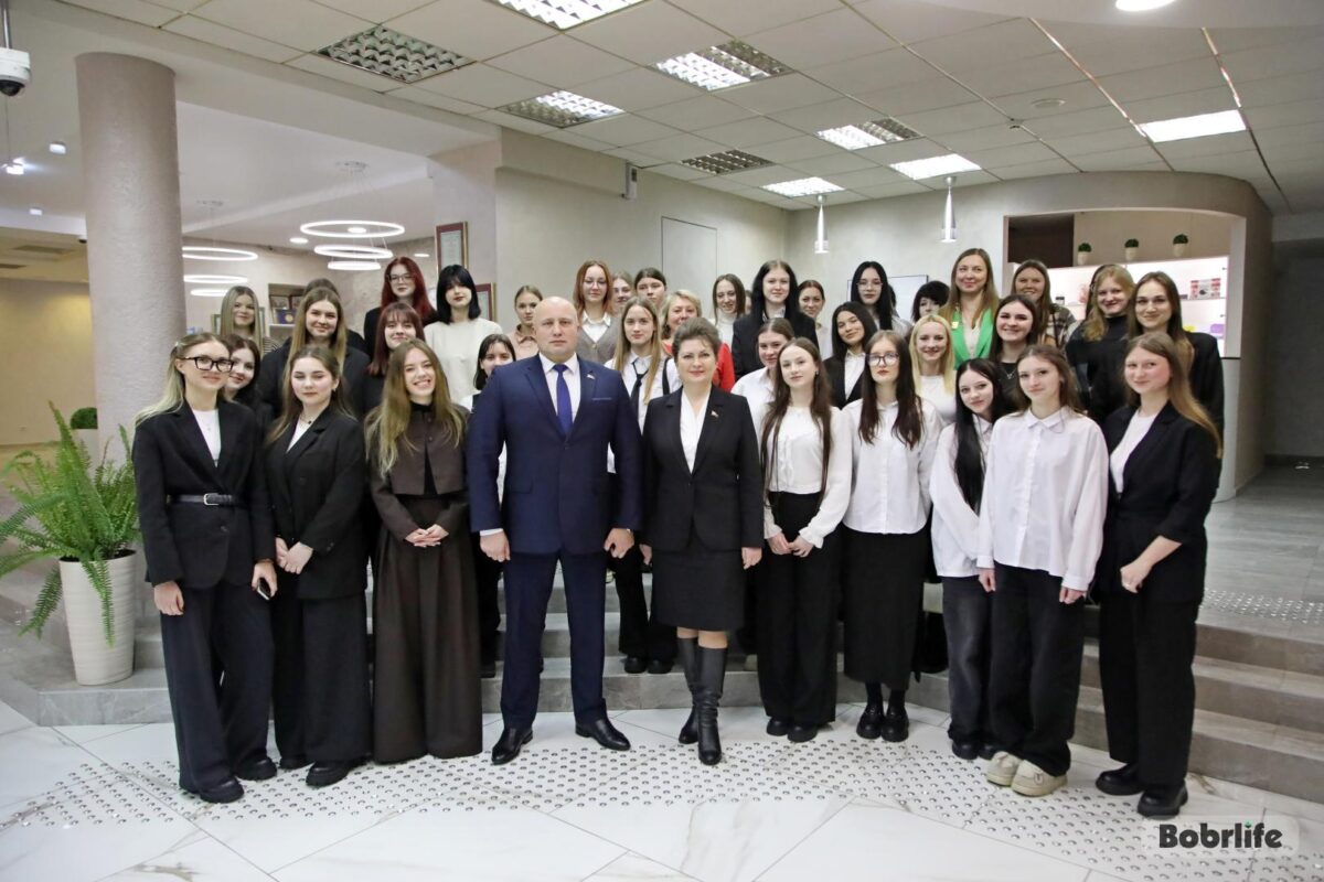 Профессиональный настрой. В Бобруйске прошла встреча председателя горисполкома Максима Гурина с молодыми специалистами сферы торговли