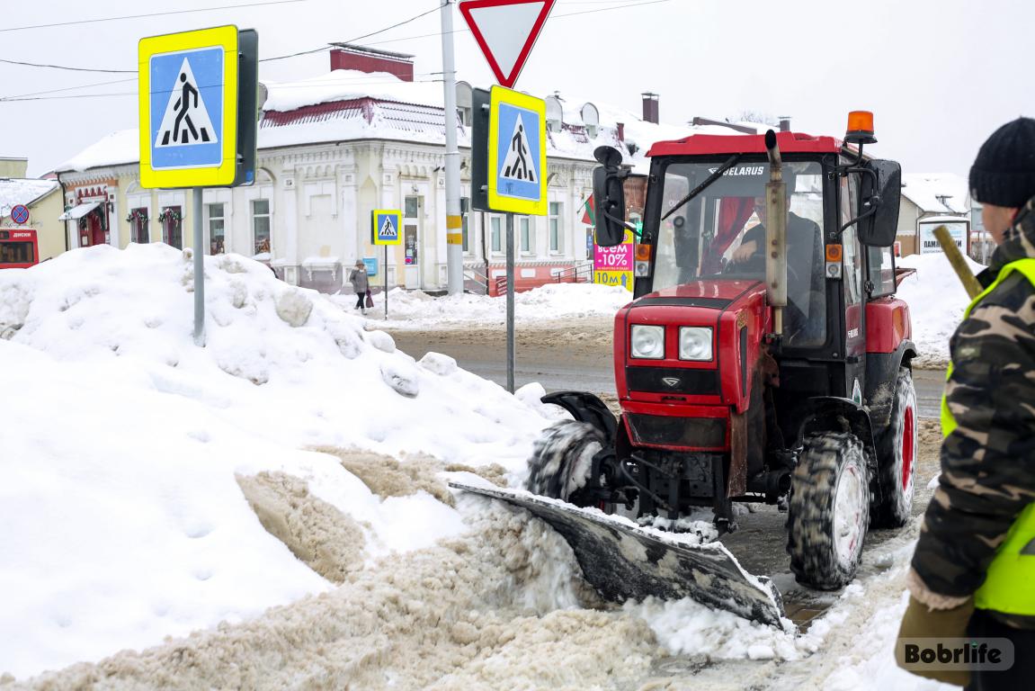 На белом покрывале января. Коммунальные службы Бобруйска продолжают бороться с непогодой