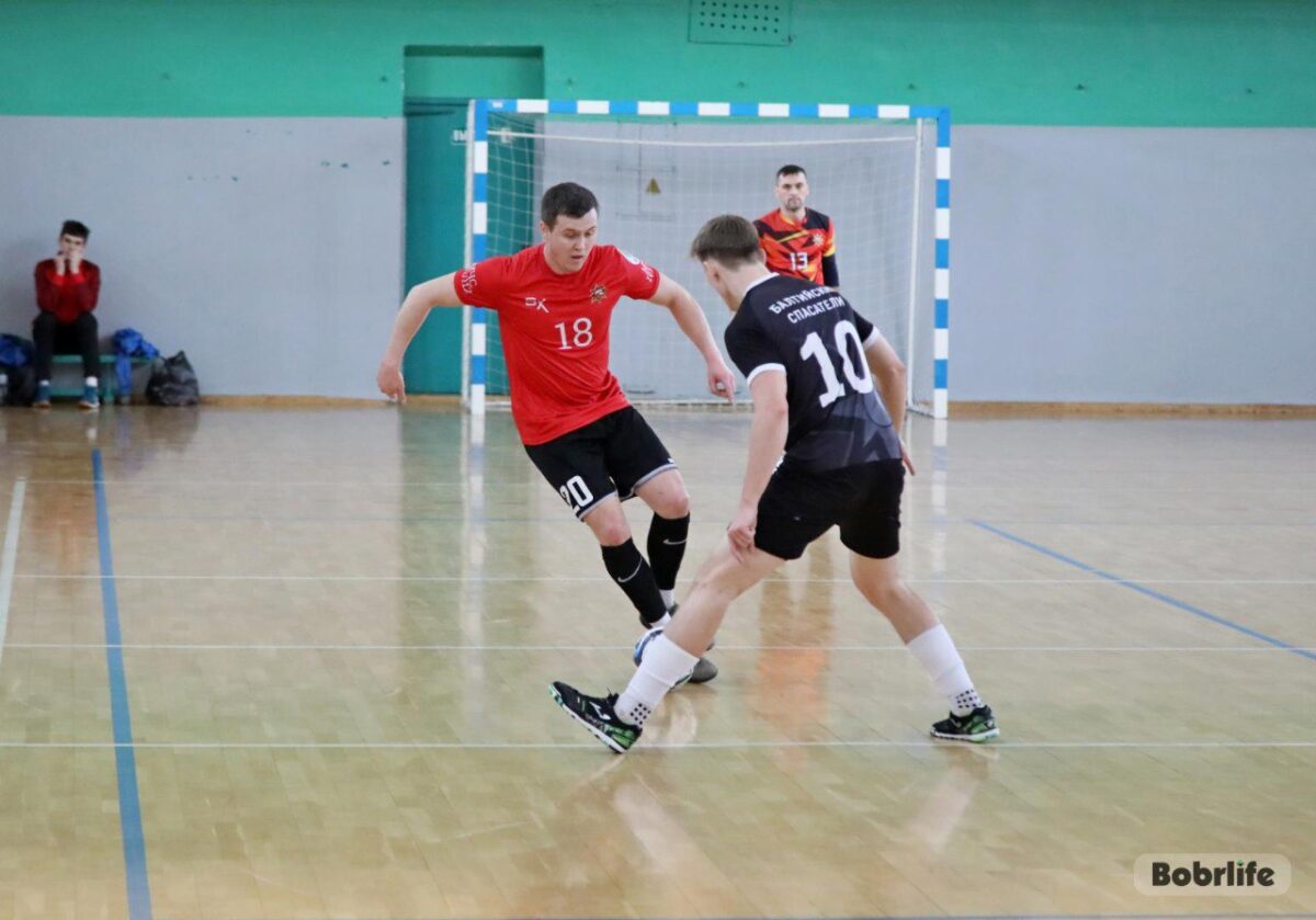 Сильные и ловкие. В третий день турнира пожарных-спасателей в Бобруйске прошли игры по мини-футболу