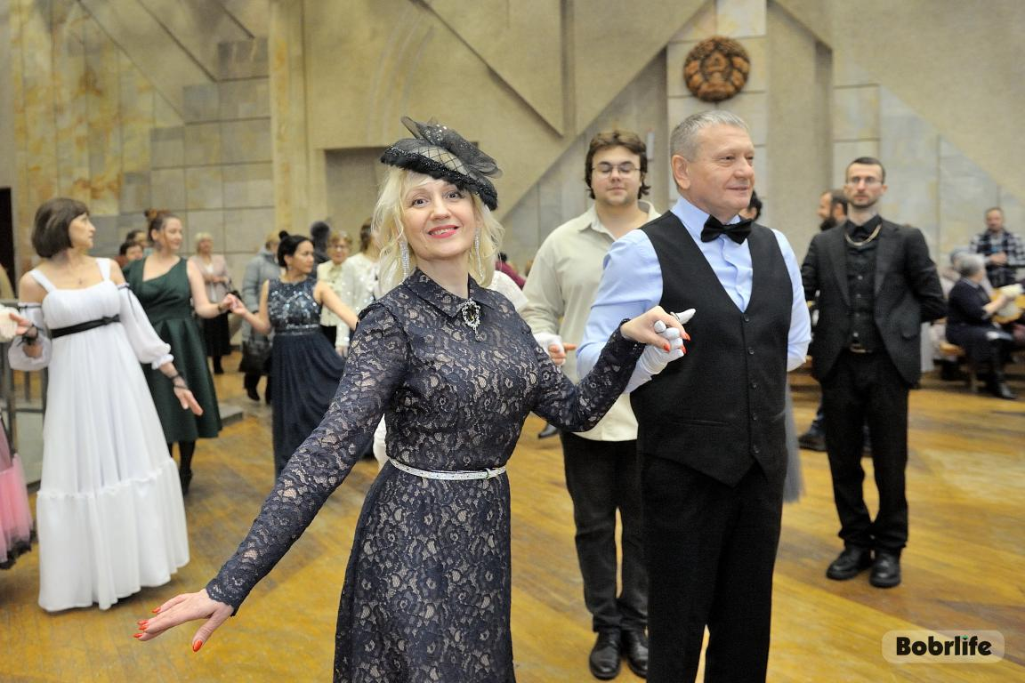 Сквозь бальный зал. «Рождественская симфония» окутала сердца бобруйчан элегантного возраста