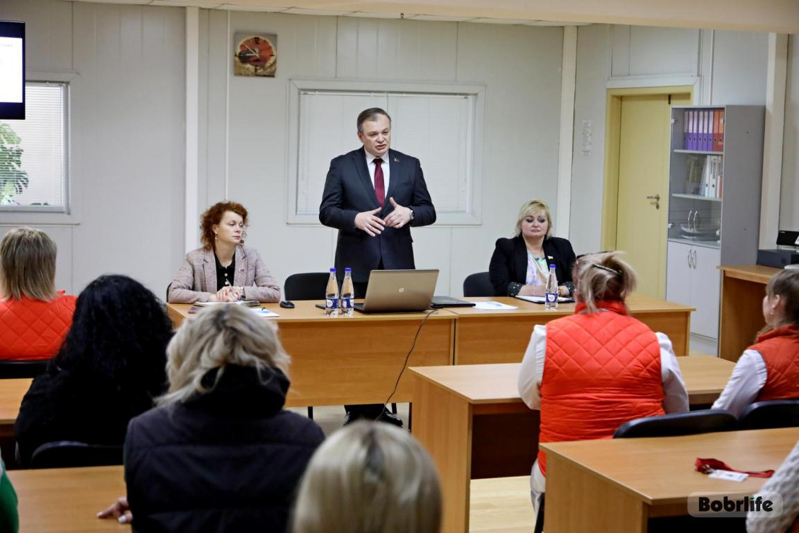 Сила в сплоченности. Единый день информирования прошел в торговом центре «Корона»