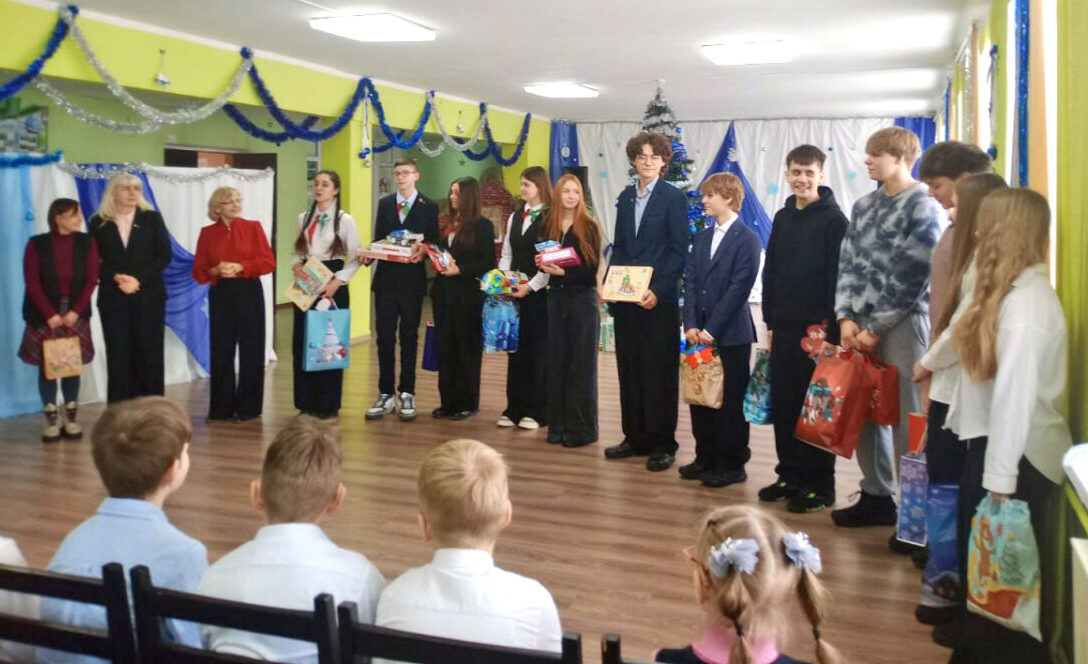 Лучшие на свете – это наши дети. В Бобруйске прошла рождественская встреча пионеров-лидеров и воспитанников специальной школы-интерната