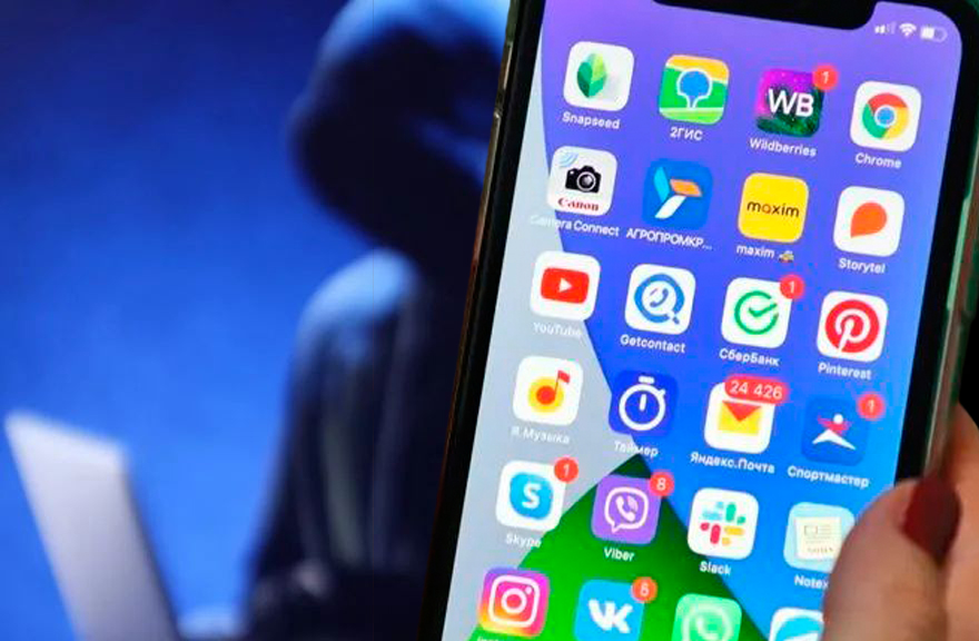 Соцсети и мессенджеры под ударом. О том, для чего и как мошенники их взламывают, и как нам защитить себя, рассказал начальник управления по противодействию киберпреступности Роман Романенко