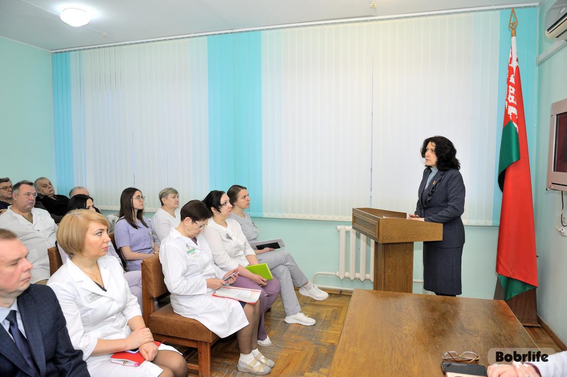 Приоритеты на будущее. Делегат ВНС пообщалась с коллективом Бобруйского межрайонного онкодиспансера
