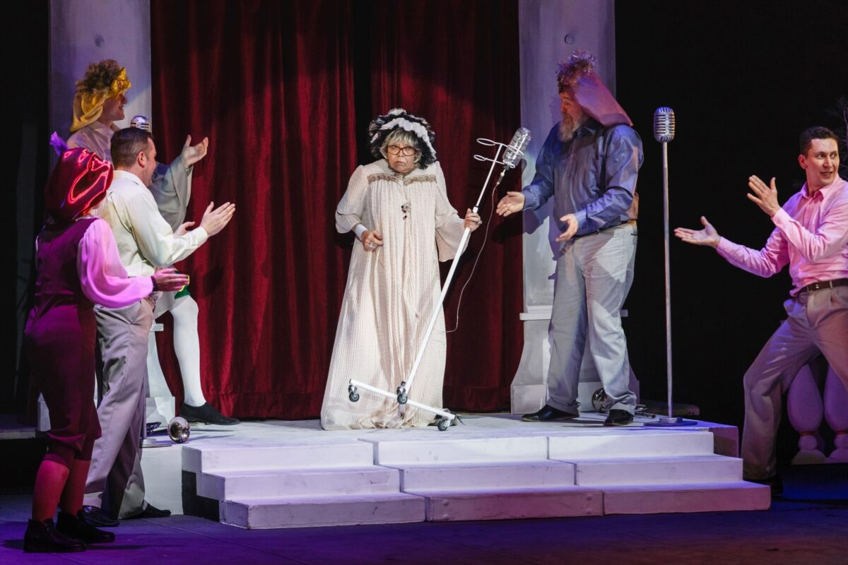 Экскурсия, «Две дюжины алых роз», Сретенский бал и, конечно, спектакли. Что предлагает театр Бобруйска в феврале