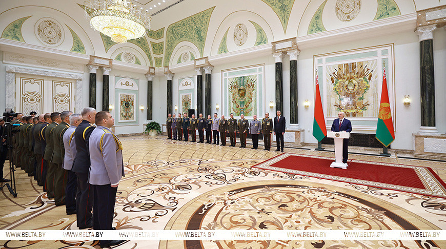 Праздник тех, кто является оплотом мира и стабильности. Лукашенко про День защитников Отечества и ВС