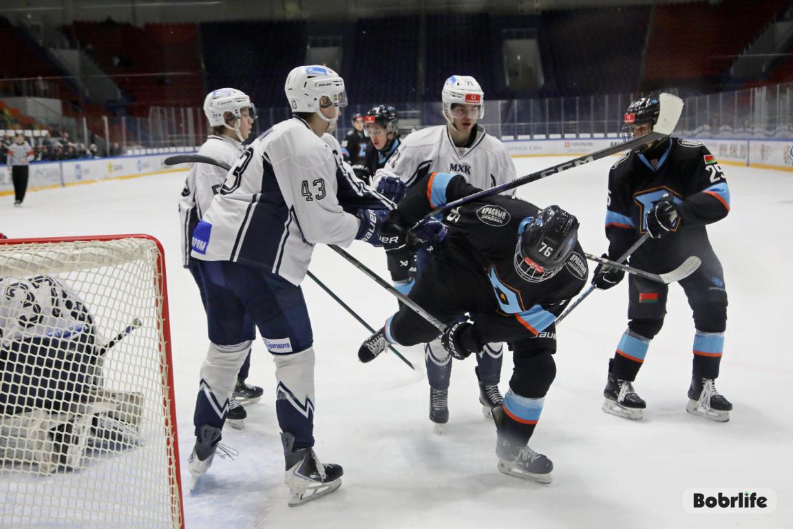 «Бобры» вновь уступили хоккеистам из Питера. На этот раз в серии буллитов