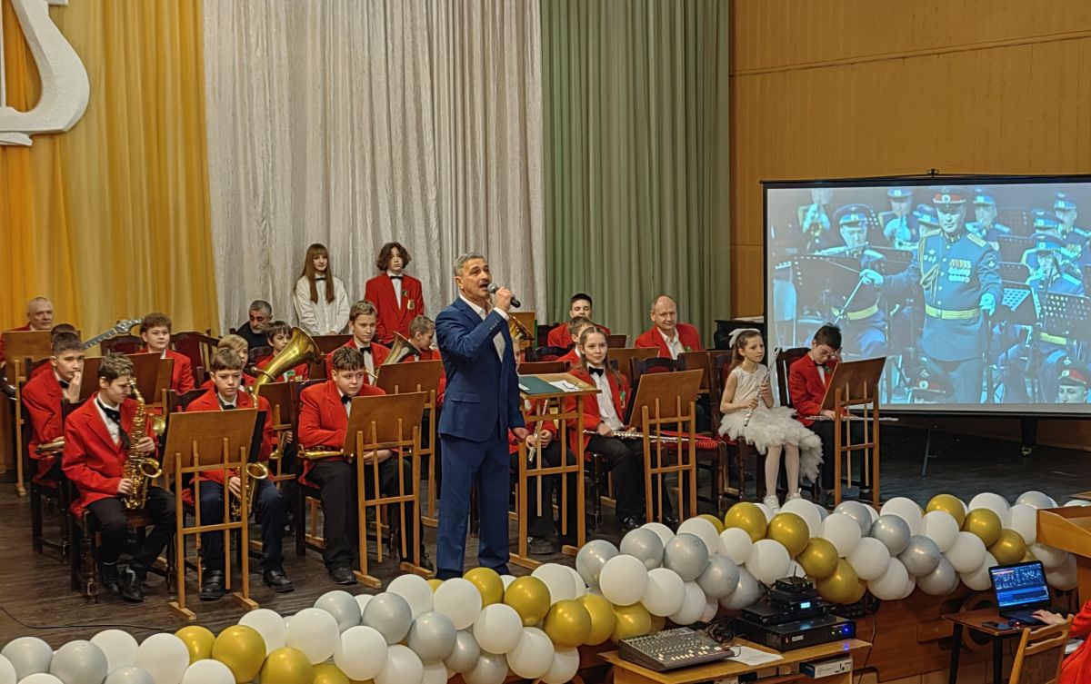 «Святое дело Родине служить!». Праздничный концерт в детской школе искусств №2 Бобруйска посвятили защитникам Отечества