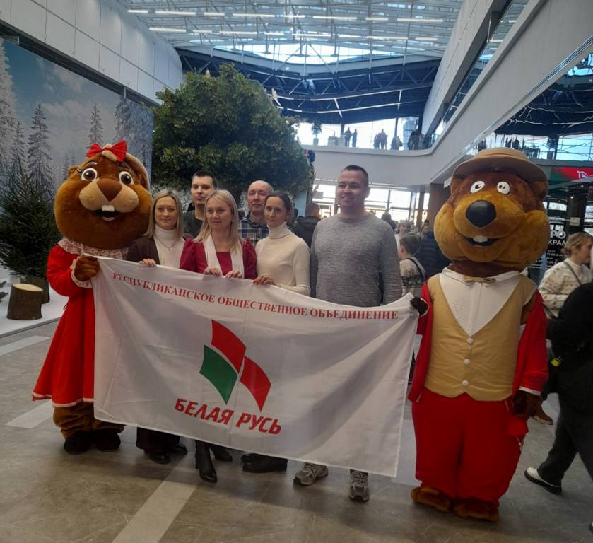 Дворец искусств Бобруйска представил свое творчество на выставке «Моя Беларусь». Выставка и мастер-классы стали украшением экспозиции