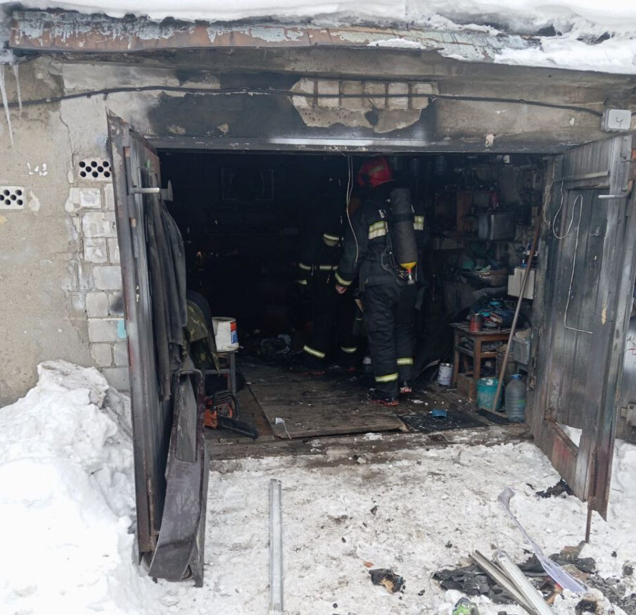 Горели гараж и машина. В Бобруйске произошло два пожара