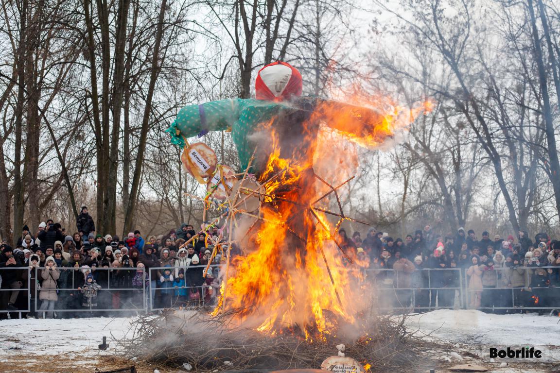 Жаркие проводы холодной зимы. Масленичные гулянья прошли в Бобруйске