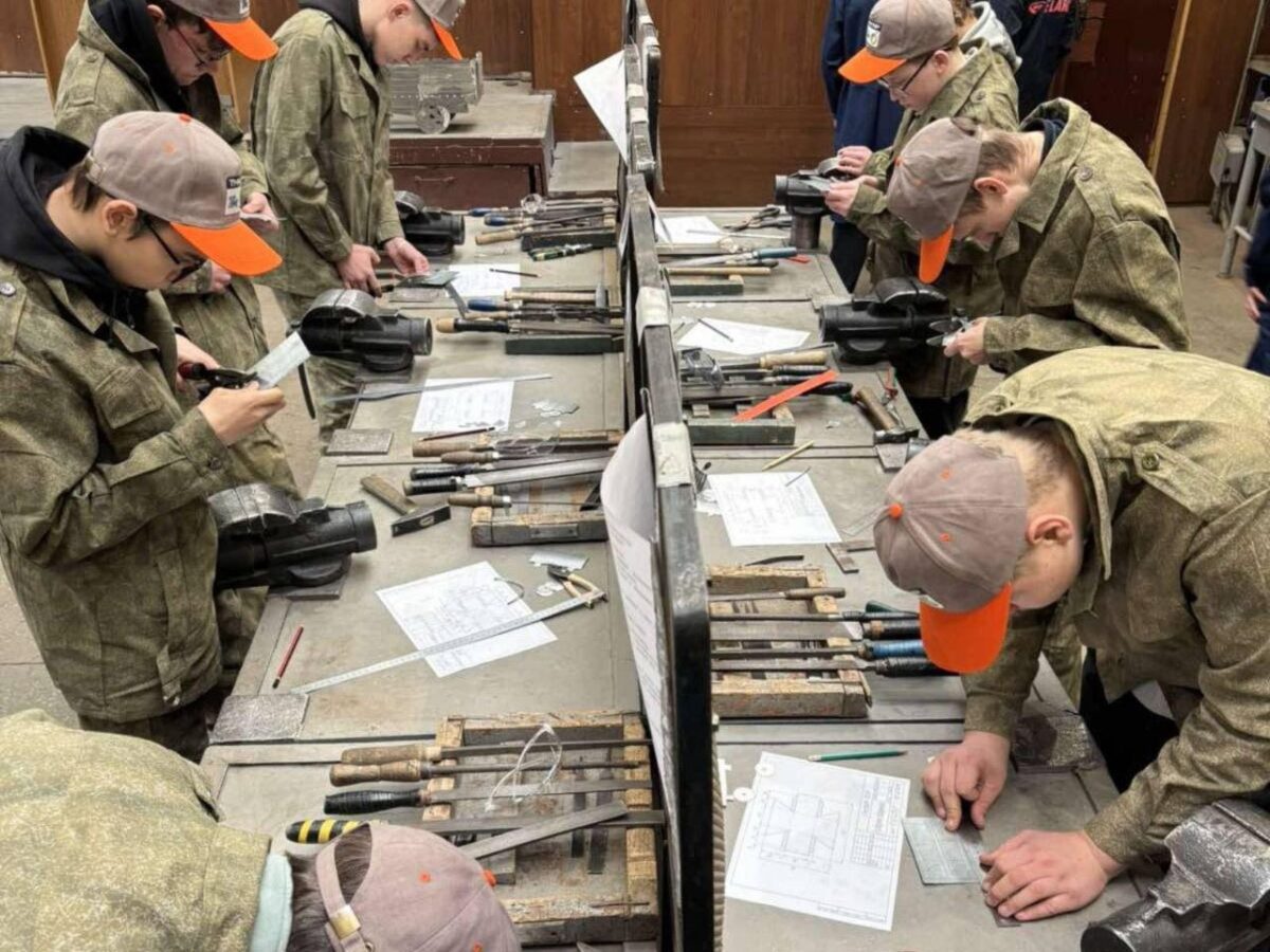 Профориентация в фокусе. В механико-технологическом колледже Бобруйска прошел конкурс «СлесарОК-2026»