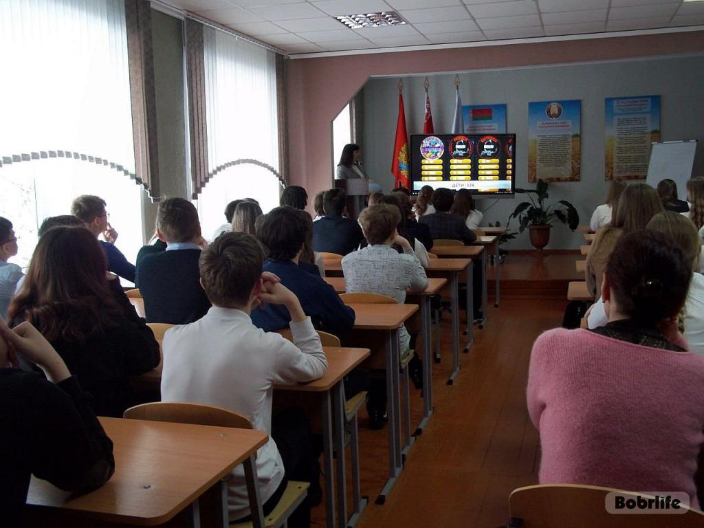 «Цена выбора – жизнь». В гимназии №2 Бобруйска состоялась интерактивная встреча в рамках культурно-просветительского проекта «Золотые нити»