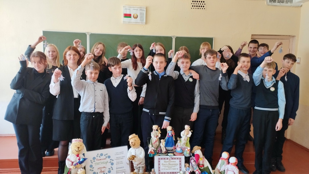Мастер-класс по изготовлению народной куклы «Мартиничка» провели в СШ №16 Бобруйска