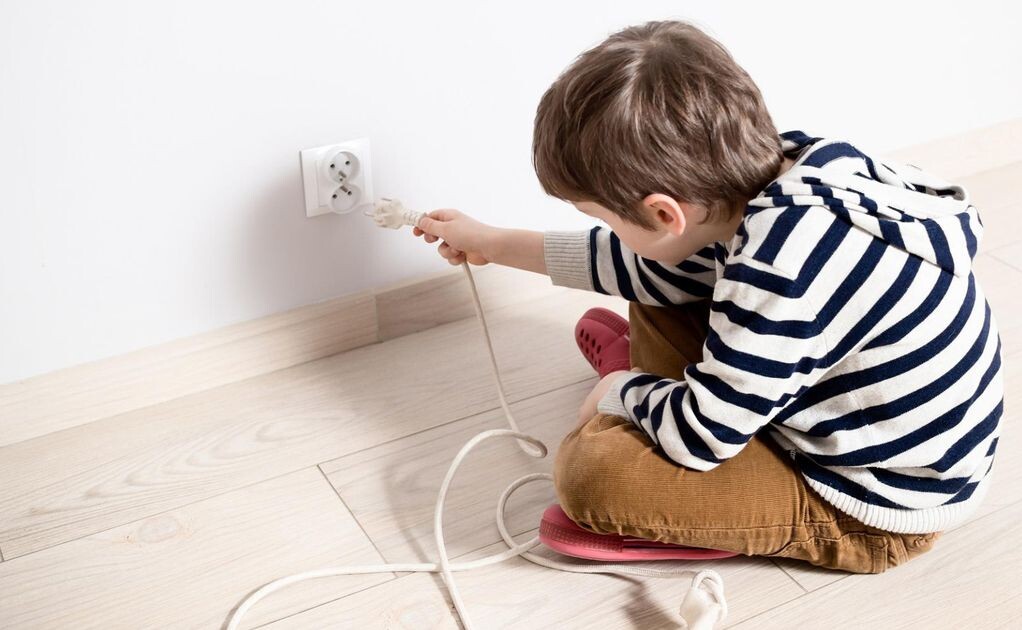 Электричество не прощает ошибок. Соблюдайте правила безопасности, чтобы избежать трагедии