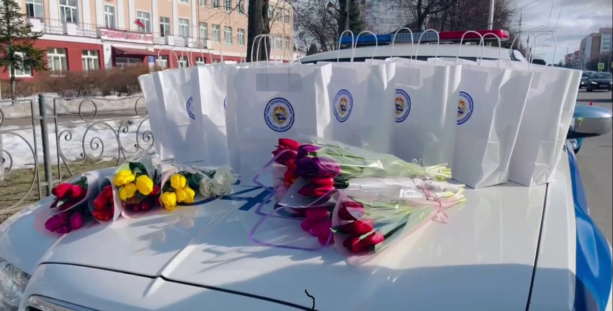 ГАИ Бобруйска поздравила женщин-водителей с 8 марта