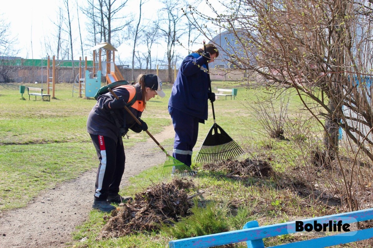 «Бобруйчане каждый день говорят нам спасибо за чистый город». С приходом весны работники активно приводят город в порядок