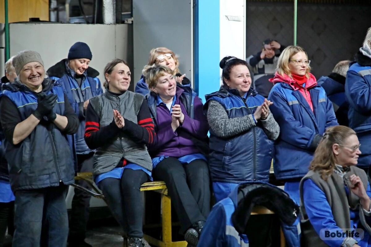 Хорошее настроение к празднику: на Бобруйском кожкомбинате состоялся концерт в преддверии 8 Марта