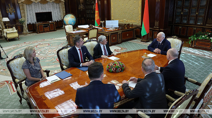Александр Лукашенко проводит переговоры со спецпосланником США Коулом videobel.by