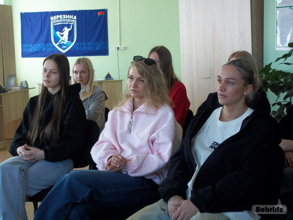 Инвестиционные проекты, социальные программы. Единый день информирования прошел в ГУ «Гандбольный клуб «Березина»