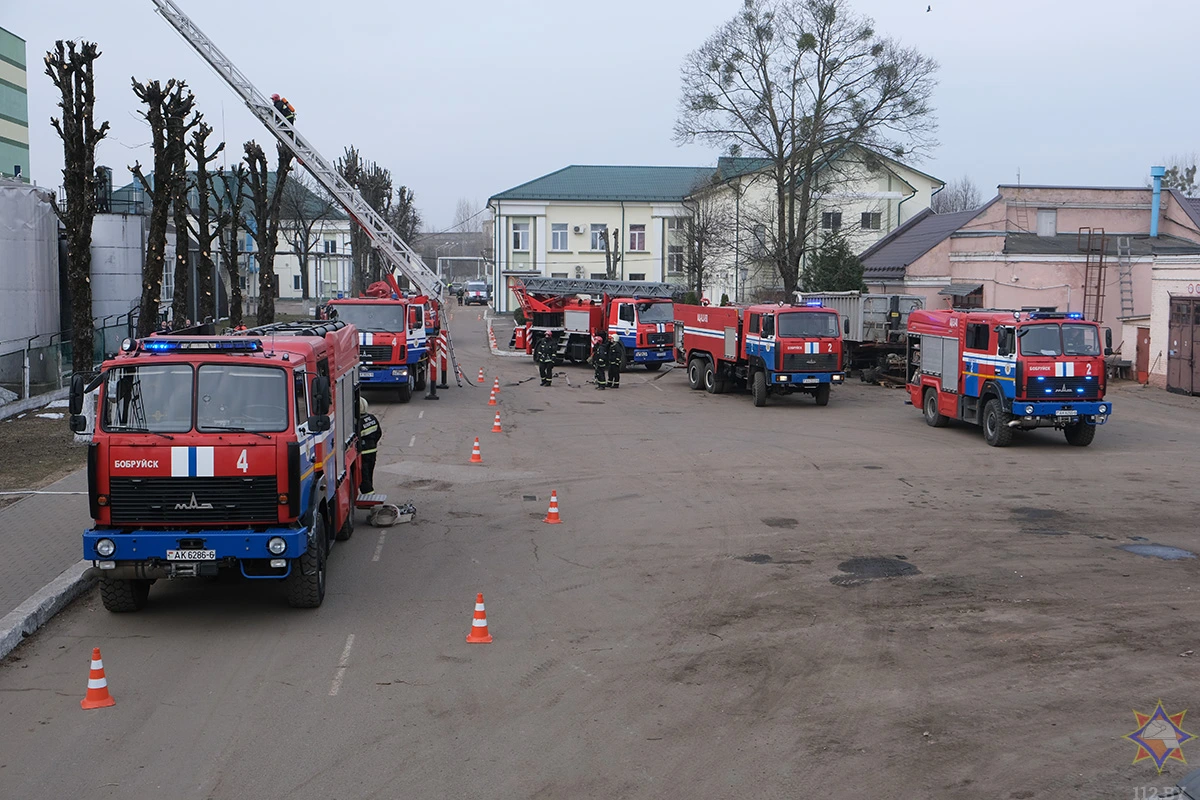 «Пожар на складе спирта». На Бобруйском заводе биотехнологий прошли тактико-специальные учения