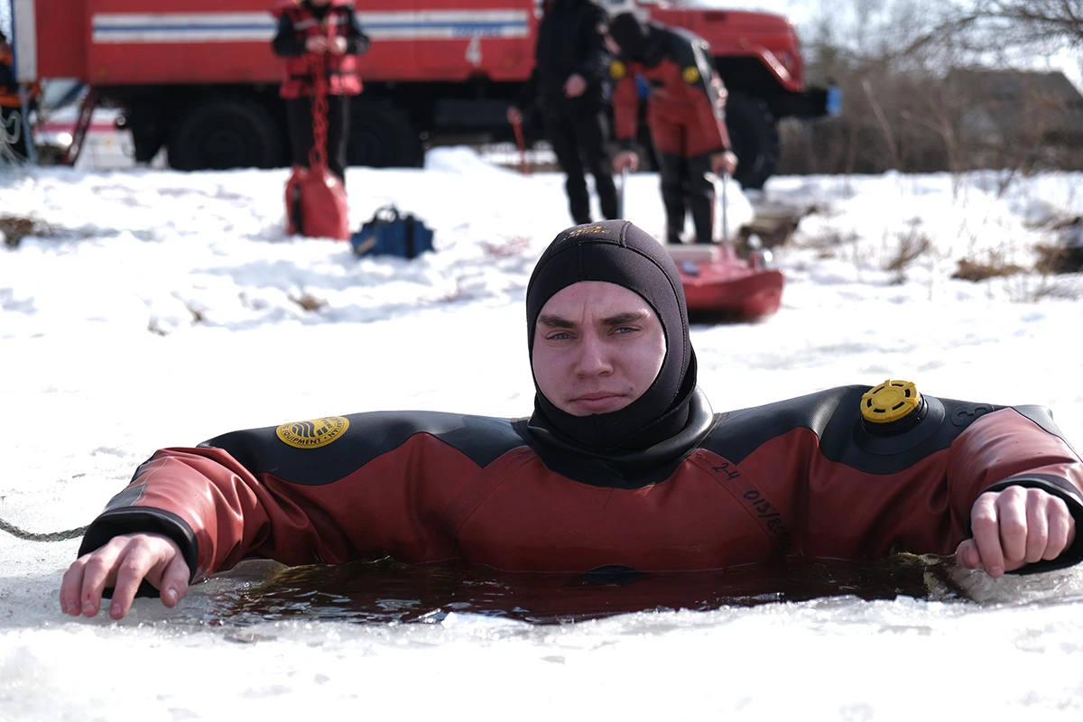 Не рискуй жизнью, не выходи на лед! Спасатели Бобруйск провели учения
