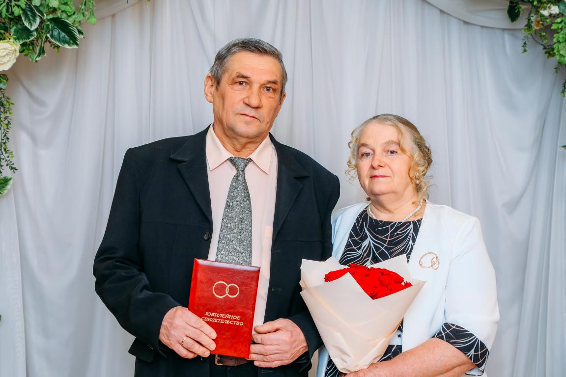 «Мы и не заметили, как прошло время». Золотую свадьбу в Бобруйске отметила чета Петровичей