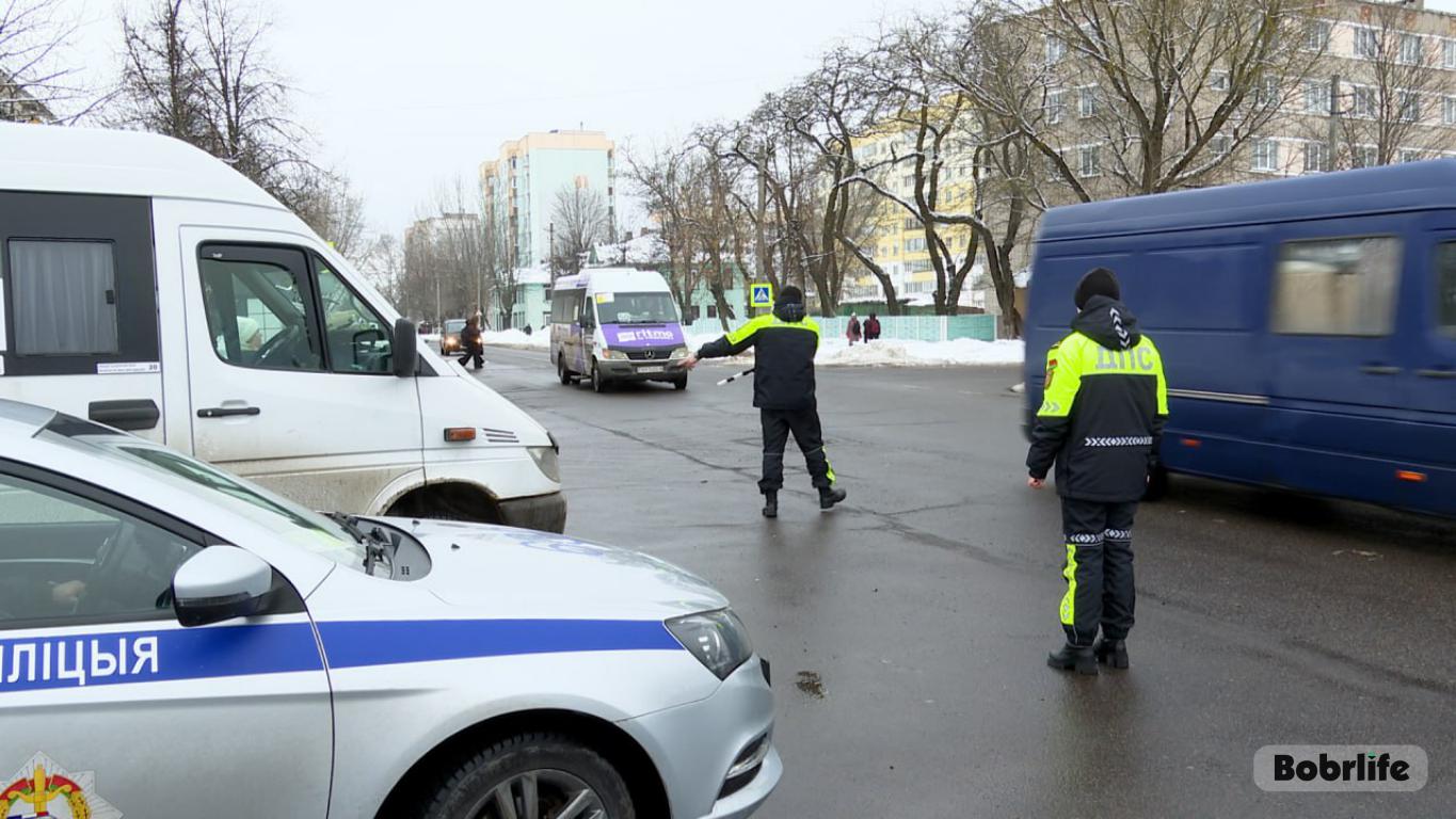 Безопасность на дорогах. В Бобруйске прошел масштабный рейд по проверке маршрутных такси