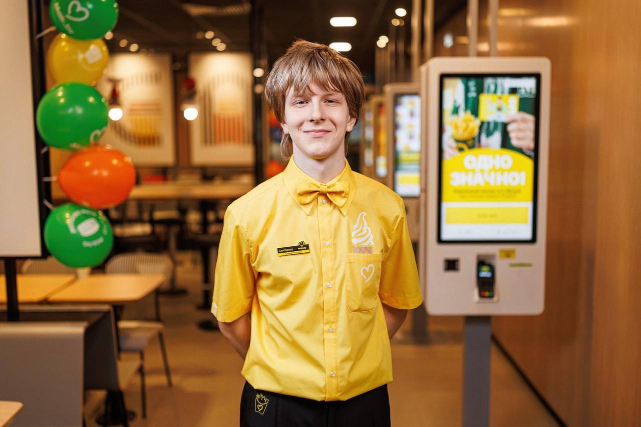 Красиво и стильно. Бобруйская «Славянка» приняла участие в пошиве формы для персонала сети ресторанов «Мак.бай»