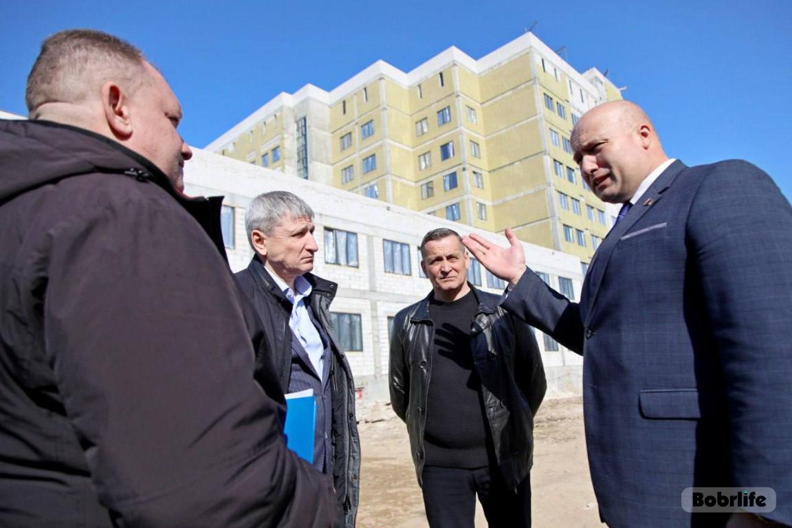 Благоустройство в Бобруйске: как продвигаются строительство хирургического корпуса и реконструкция путепровода