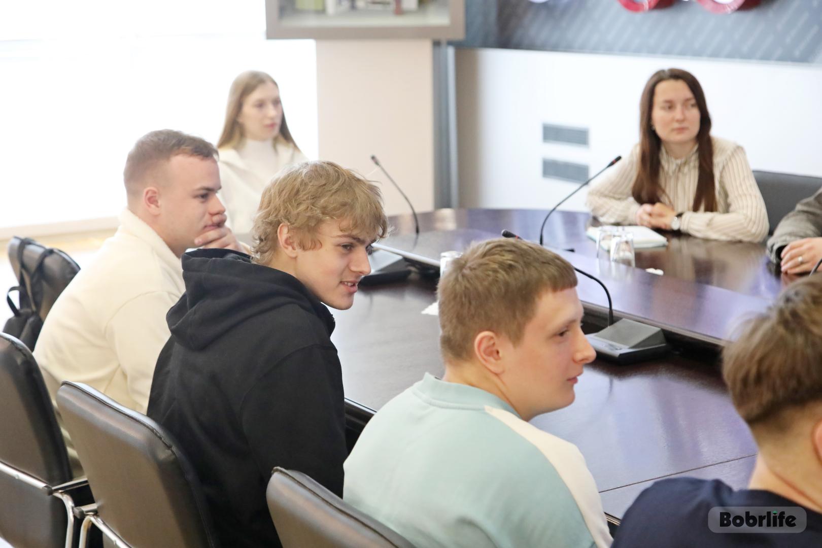 «В ваших руках – будущее предприятия»: встреча с молодыми специалистами прошла в ОАО «Белшина»