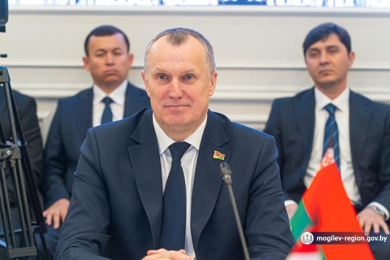 Встреча Анатолия Исаченко с делегацией Согдийской области Республики Таджикистан завершилась подписанием дорожной карты сотрудничества на 2026-2027 годы