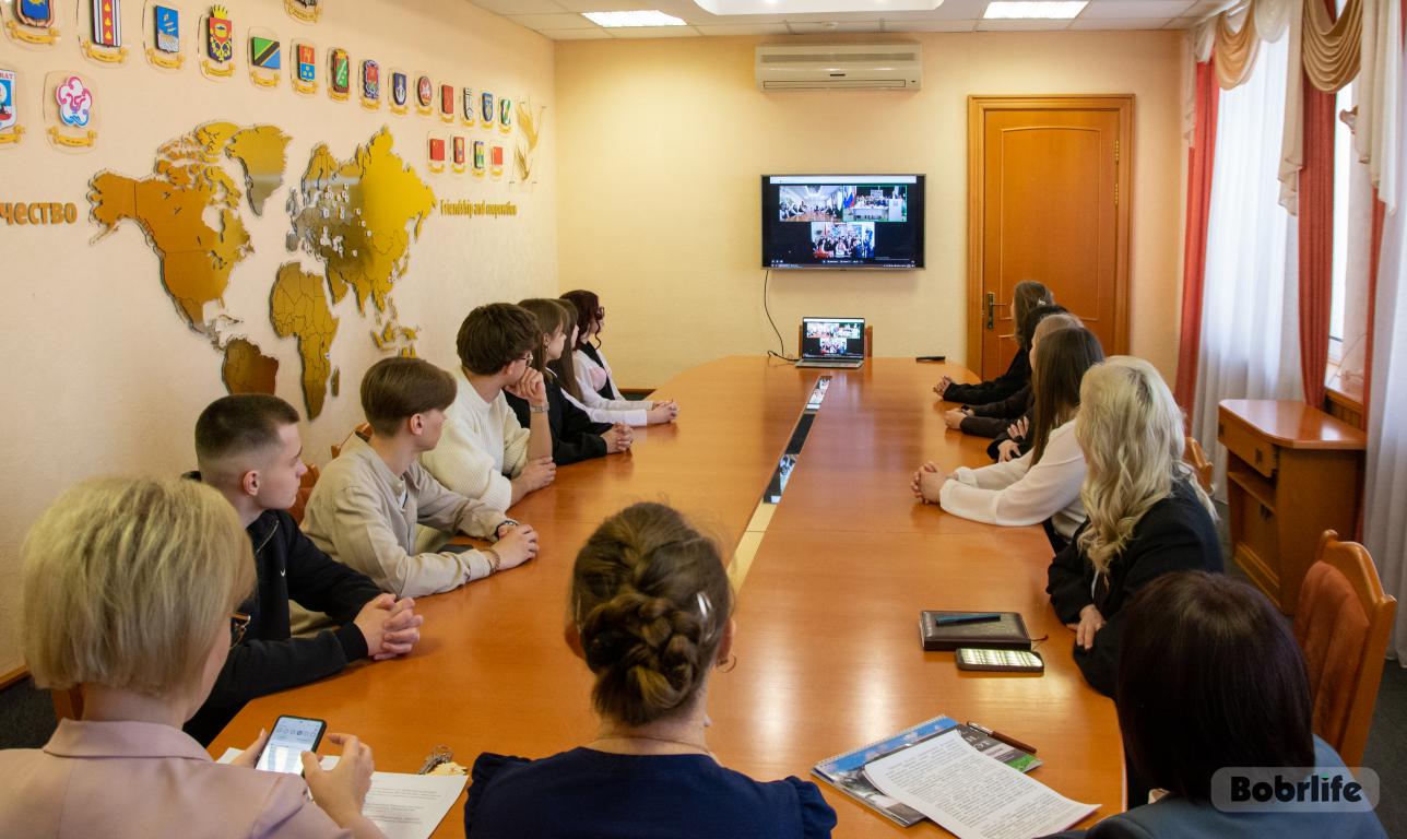 Три десятилетия мира, дружбы и сотрудничества. В Бобруйском горисполкоме состоялся телемост, посвященный Дню единения народов Беларуси и России