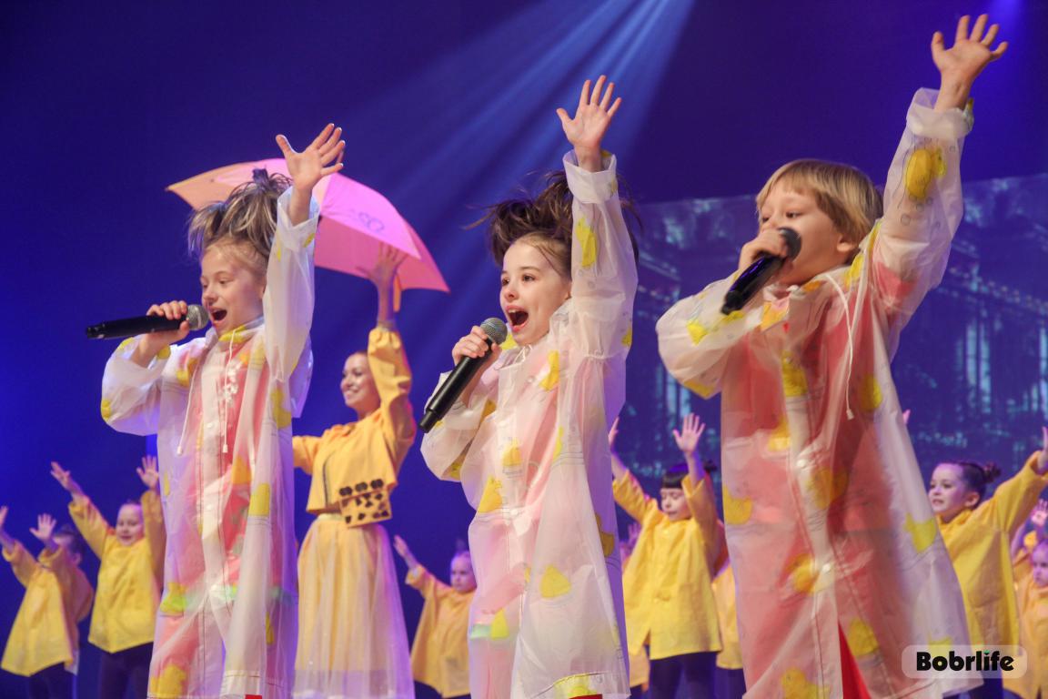 Каждая песня – как спектакль. Отчетный концерт театра песни «Шина-най» прошел во Дворце искусств Бобруйска