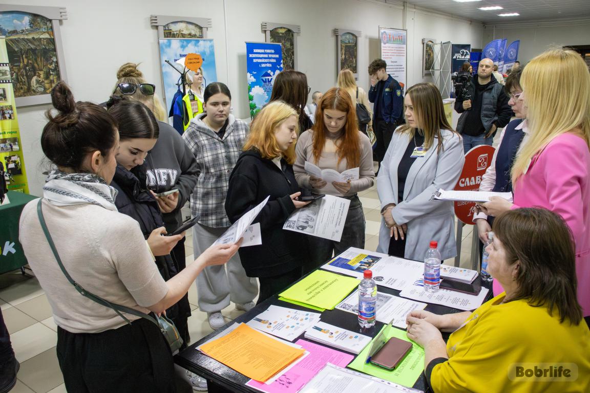 Первый шаг в профессию. В Бобруйске прошла молодежная ярмарка вакансий
