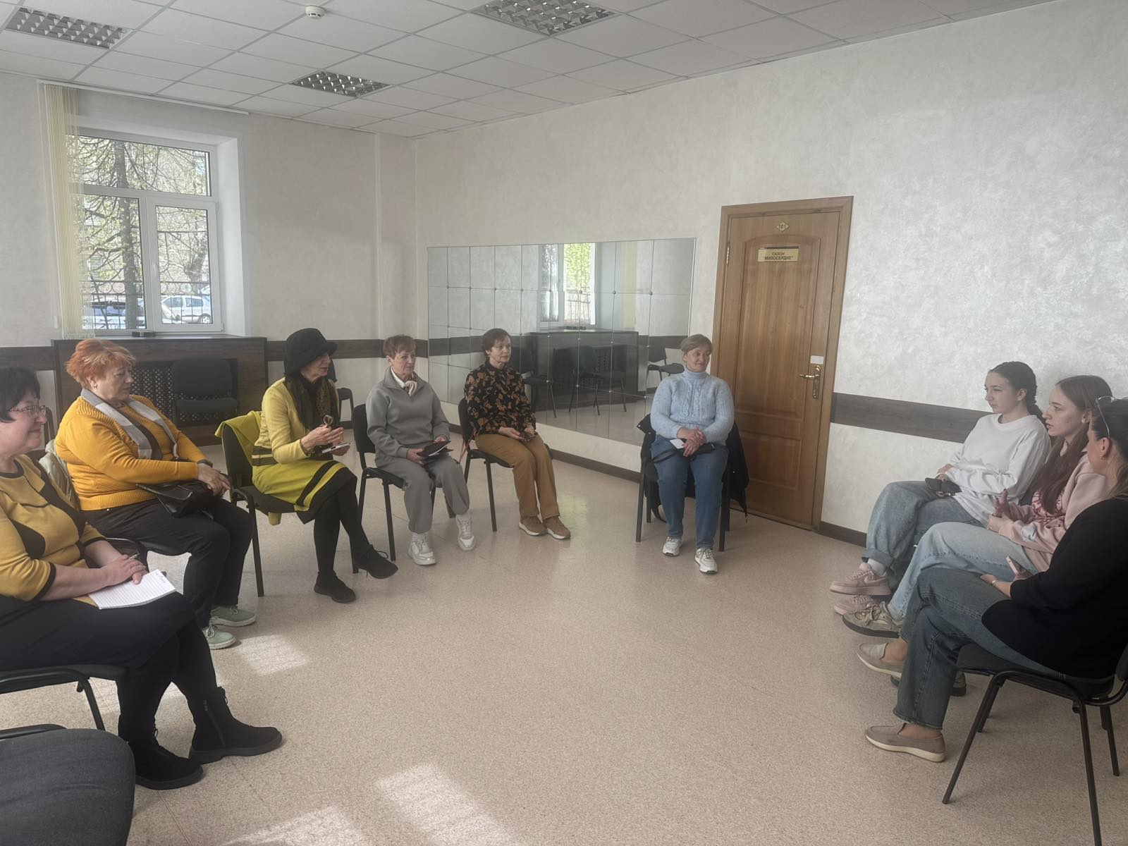 Мост между поколениями: как студенты научили бобруйских пенсионеров покорять мессенджеры