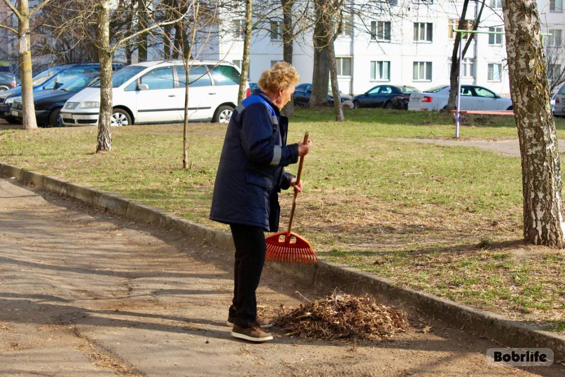 В Бобруйске продолжается марафон чистоты. Лоск наводят в каждом уголке: от центральных магистралей до спальных районов