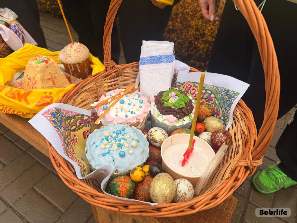 Благословенная суббота. Освящение пасхальной снеди в храме Святого Духа