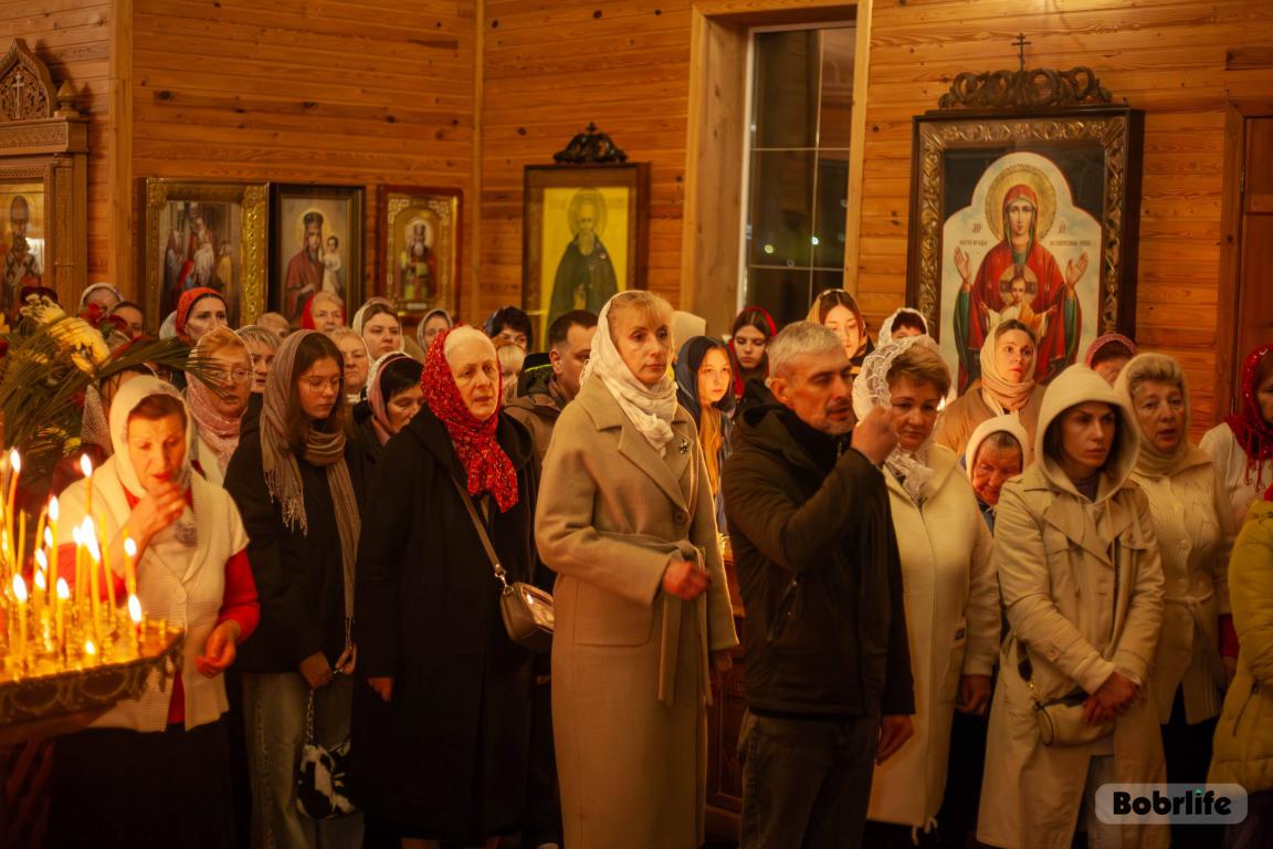 Пасха в Бобруйске. Кадры ночного богослужения в храме Святого пророка Илии
