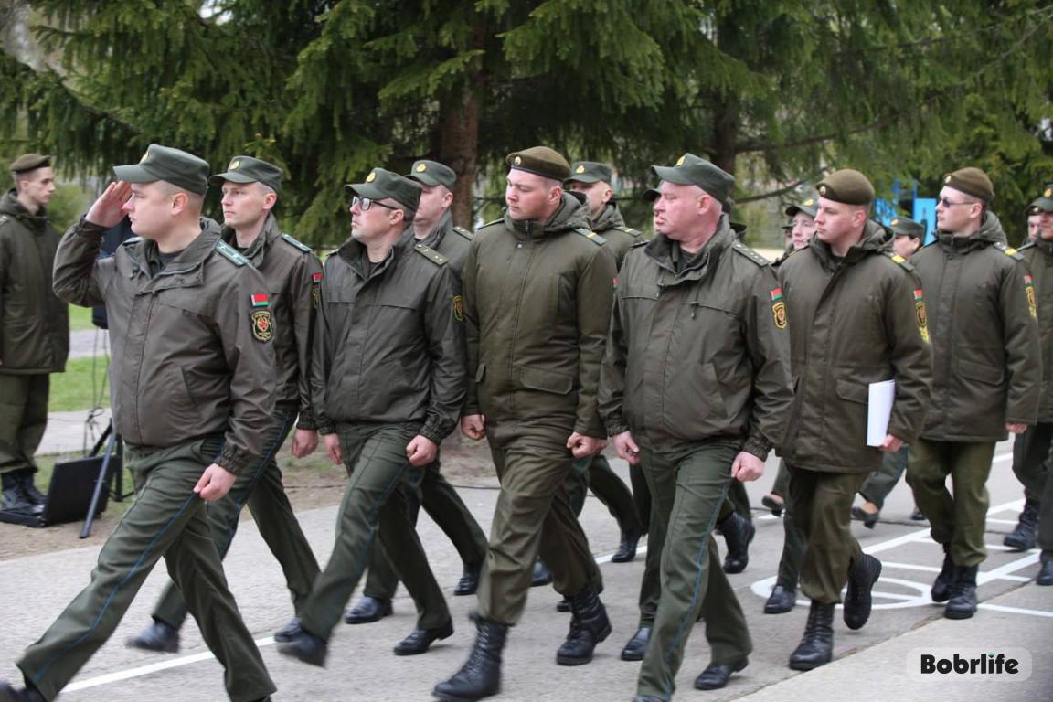 Торжественное увольнение. В Бобруйске военнослужащих 83-го инженерно-аэродромного полка проводили в запас