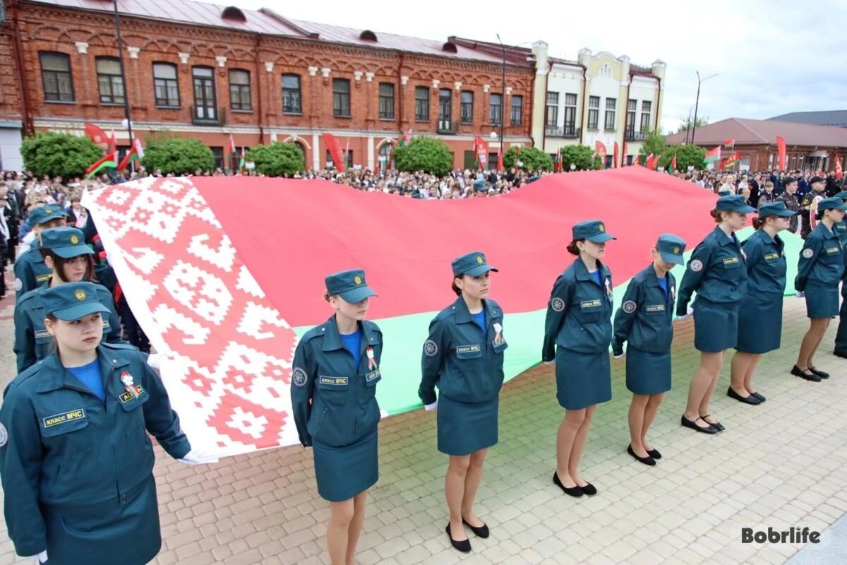 В государственных символах – единство народа: в Бобруйске состоялось торжественное мероприятие, приуроченное ко Дню Государственного флага, Государственного герба и Государственного гимна