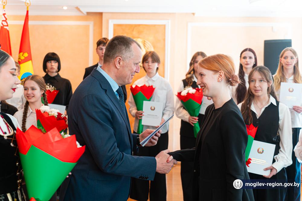 Анатолий Исаченко встретился с творческой молодежью в колледже искусств