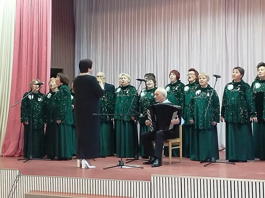 Народный хор ветеранов труда Дворца искусств Бобруйска выступил с отчетным концертом